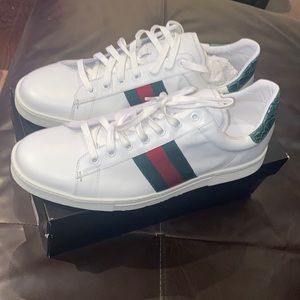 Never Worn Vintage Gucci Leather Low top Sneakers Men’s Size 13.5